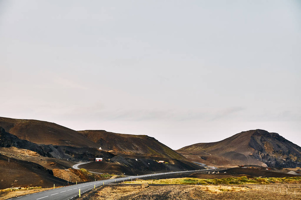Kaunis tie Islannin uskomattomissa maisemissa - Valokuva, kuva