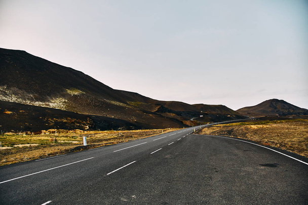 Belle route dans les paysages incroyables de l'Islande - Photo, image
