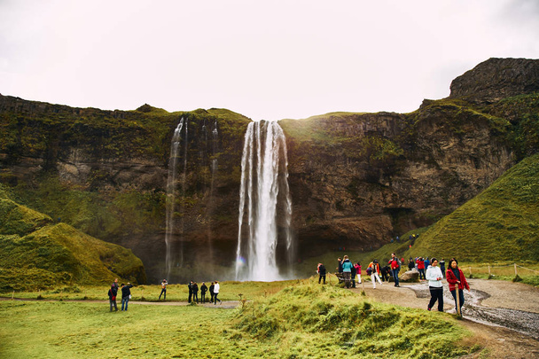 Fantastic Seljalandsfoss waterfall in Iceland during sunny day. - Foto, Imagen