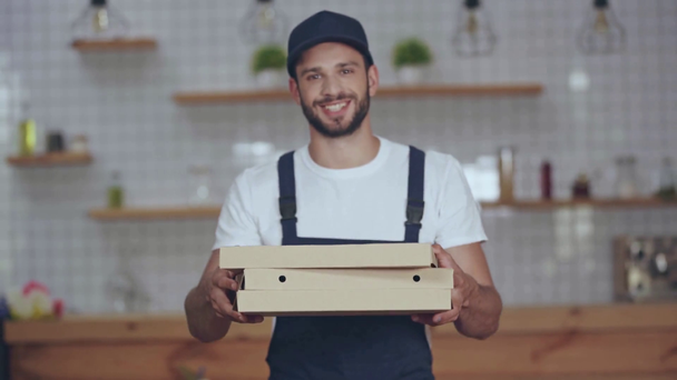 happy delivery man giving pizza boxes - Footage, Video