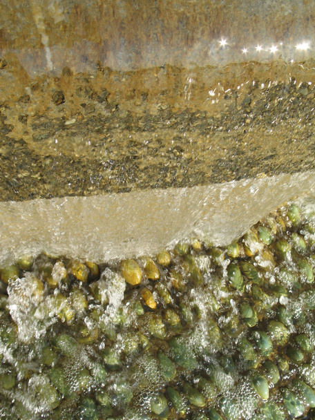 συντριβάνι πράσινο βότσαλο - Φωτογραφία, εικόνα