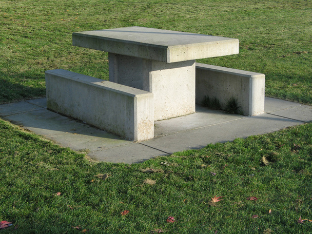 Picknicktisch aus Beton - Foto, Bild