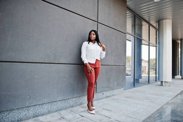 Formally dressed african american business woman in white blouse - Foto, Bild