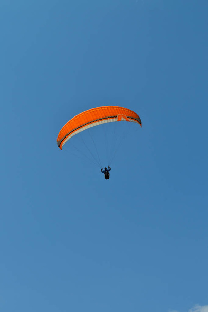 June 12, 2019 Oludeniz Turkey - Paragliding sports and entertainment - Photo, Image
