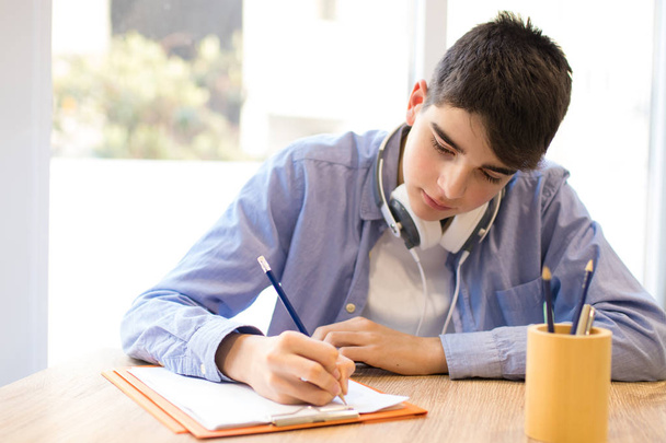 teen student at the desk - Φωτογραφία, εικόνα