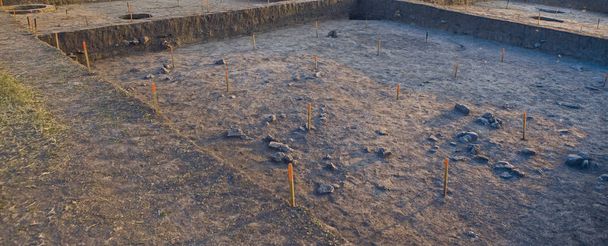 archeologische opgravingen, resten van de nederzetting, de zeisen fossielen - Foto, afbeelding