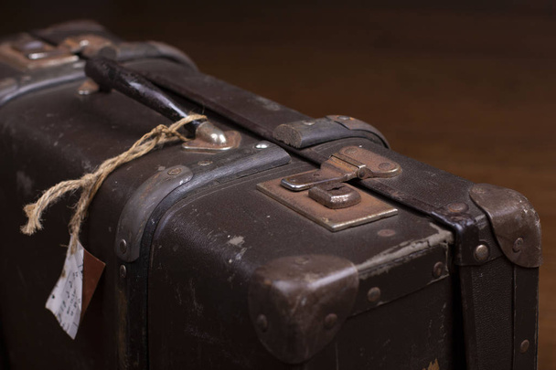 Starožitné kufry na dřevěné podlaze - Fotografie, Obrázek