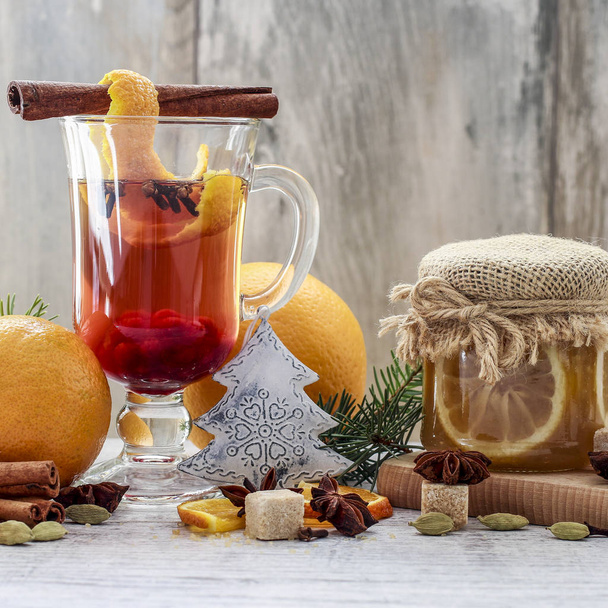 Hot, aromatic christmas drink with spices and orange peel.  - Zdjęcie, obraz