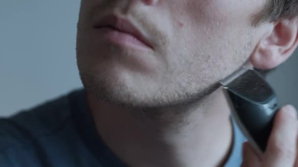Man Shaving With Electric Razor. - Felvétel, videó