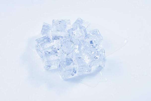 Cubi di cristallo di ghiaccio, spazio per testo o design. - Foto, immagini