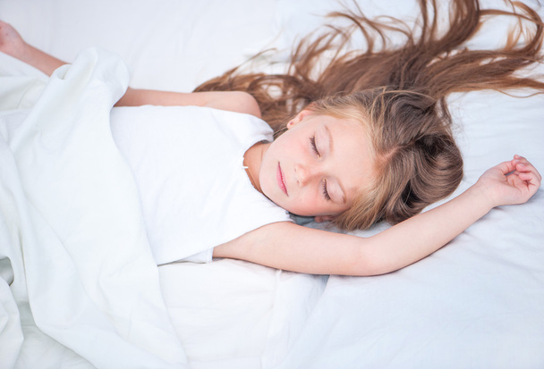 girl sleeping in white bed - Fotó, kép
