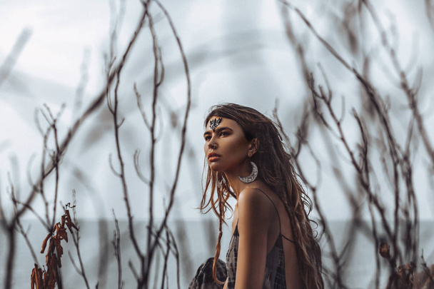 beautiful young boho style woman outdoors - Foto, afbeelding