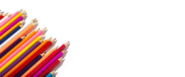 Çok renkli kalemlerden oluşan okul sancağı geri dön - Fotoğraf, Görsel