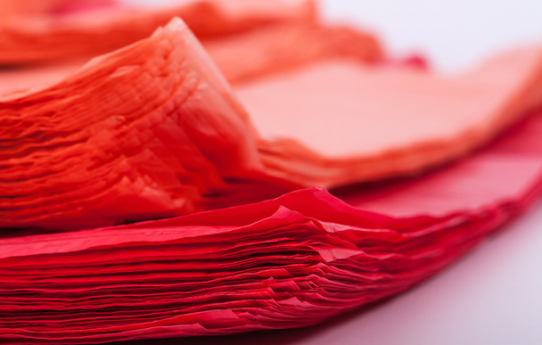Saco plástico vermelho
 - Foto, Imagem