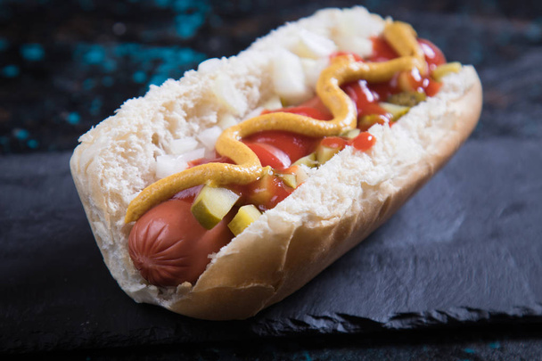 Classic american hot dog - Φωτογραφία, εικόνα