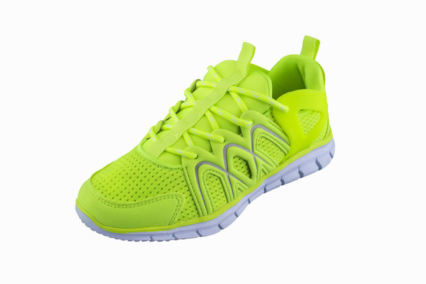 Sneakers helder groen. Sport schoenen op witte achtergrond - Foto, afbeelding