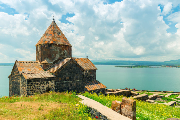 Севанаванкский монастырь на берегу озера Севан, Армения
 - Фото, изображение