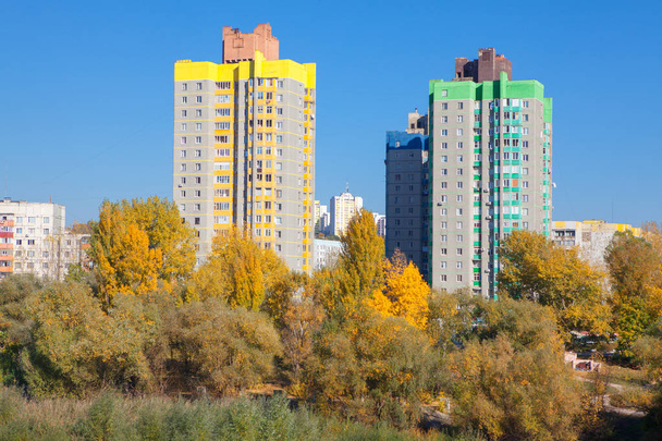 vista de distrito de la ciudad de Ribnita en Moldova
  - Foto, Imagen