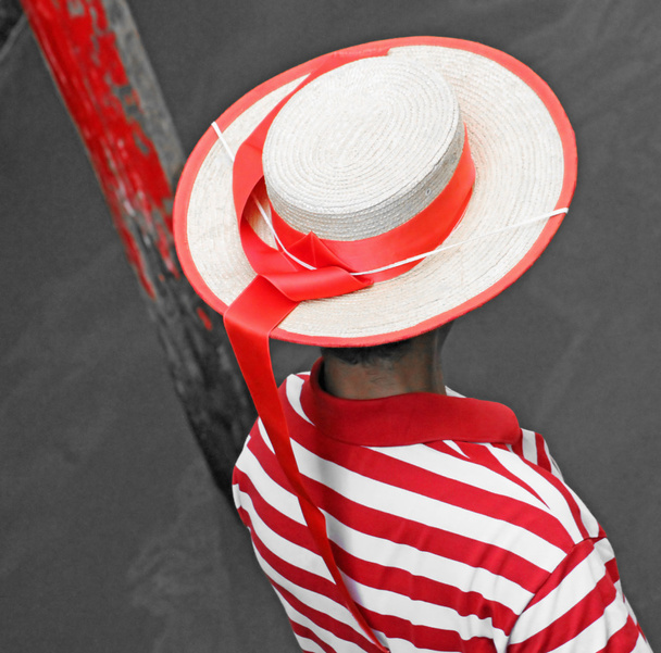 detalle del sombrero y Jersey rayado del gondolero veneciano i
 - Foto, Imagen
