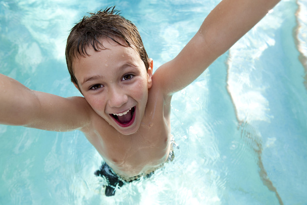Joyful kid in a swimming pool. - Fotoğraf, Görsel