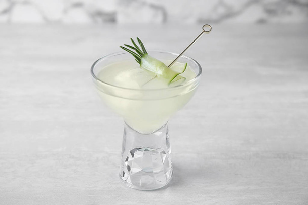 Glass of tasty cucumber martini on grey table - Zdjęcie, obraz