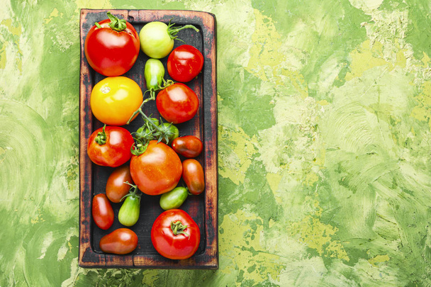 Tomates rojos maduros
 - Foto, Imagen