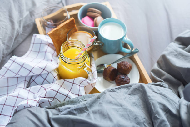 Morning breakfast Orange juice coffee milk muffin - Foto, afbeelding