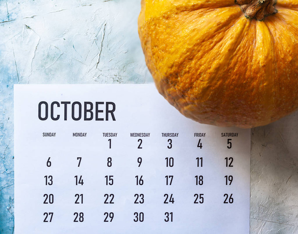 Oktober 2019 kalender met pompoen - Foto, afbeelding