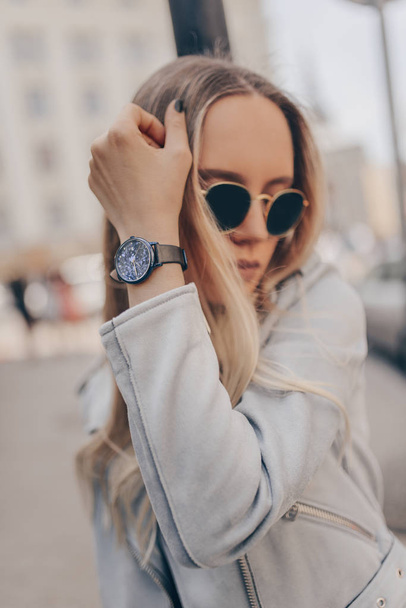 Stylish elegant watch on woman hand - Fotoğraf, Görsel