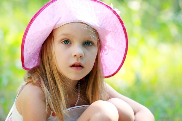 little girl on the meadow - Foto, imagen