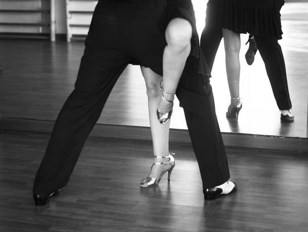 Bailarines de salsa baile de salón
 - Foto, imagen