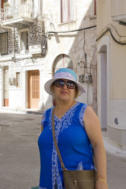 Porträt einer glücklichen Frau auf der Insel Chios - Foto, Bild