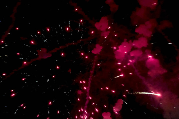 Fuegos artificiales de Año Nuevo, vista interior de fuegos artificiales
 - Foto, imagen