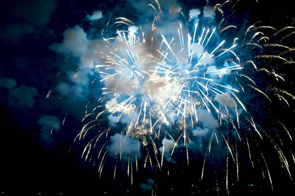 Fajerwerki noworoczne, widok fajerwerków - Zdjęcie, obraz