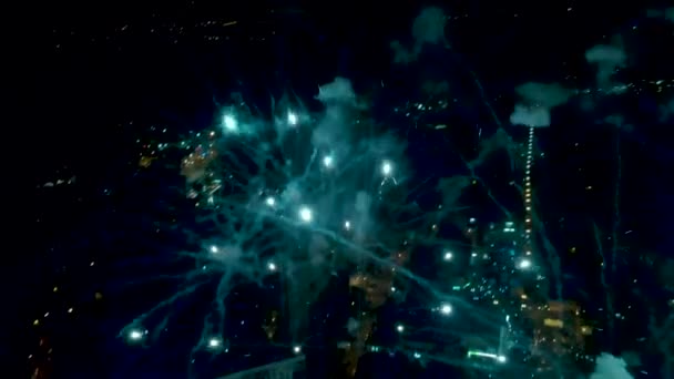 Feux d'artifice du Nouvel An, vue intérieure des feux d'artifice, éclairs colorés de pyrotechnie
. - Séquence, vidéo