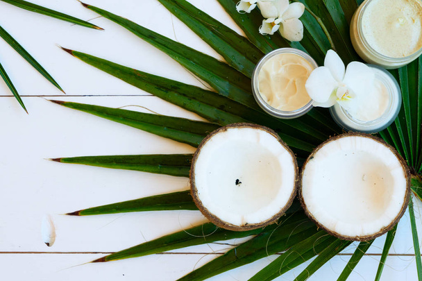 Coconut oil nd cosmetics - Foto, afbeelding
