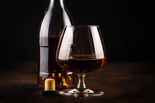 Cognac oder Brandy im Glas. - Foto, Bild