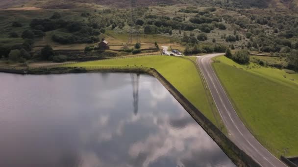 Luchtfoto 180 graden pan van het Peak District National Park - Video