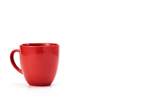red ceramic mug on white background - Foto, Imagen