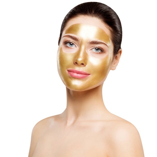 Nő arany maszk, gyönyörű modell, Golden arcbőr kozmetikai - Fotó, kép