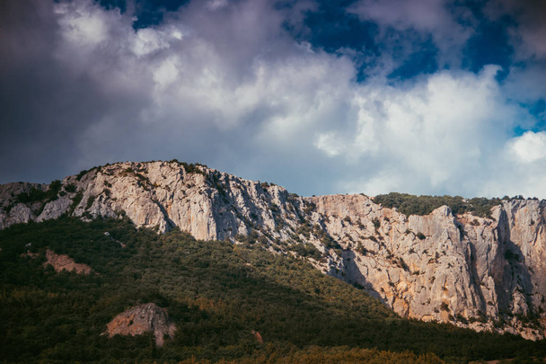 Τοπίο της φύσης με βουνά την ημέρα, Κριμαία - Φωτογραφία, εικόνα
