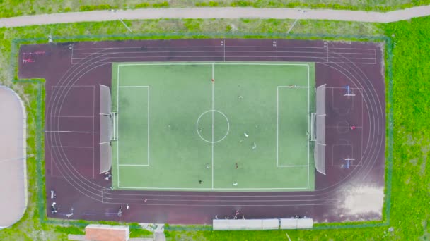 Luftaufnahme von der Drohne des Fußballplatzes - Filmmaterial, Video
