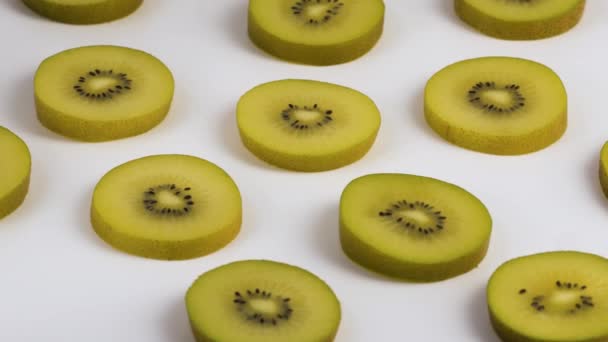 Girar fruta kiwi jugosa fresca en rodajas
 - Imágenes, Vídeo