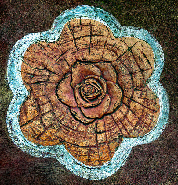 Скульптура з кераміки троянди на цементній підлозі
 - Фото, зображення
