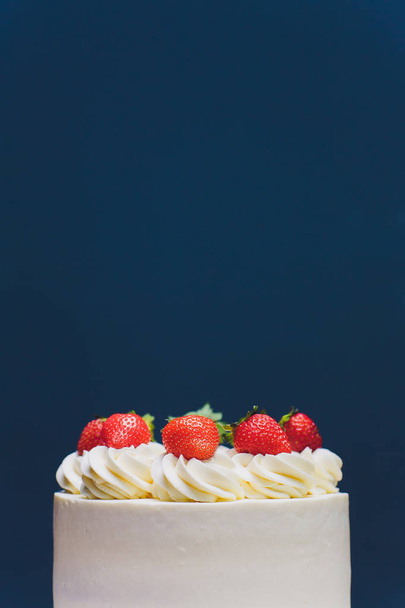 Cake decorated with isomalt shape and strawberries on blue background. - 写真・画像
