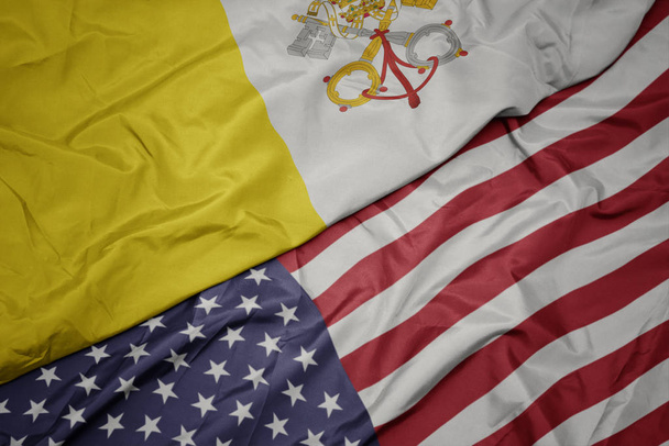 Amerika Birleşik Devletleri ve Vatikan ulusal bayrağı renkli bayrak sallayarak. Makro - Fotoğraf, Görsel