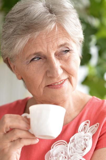 attractive older woman - Foto, afbeelding