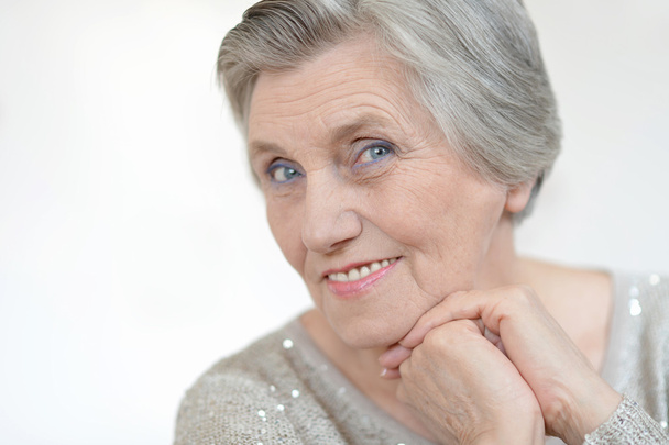 Portrait of an old woman - Foto, imagen
