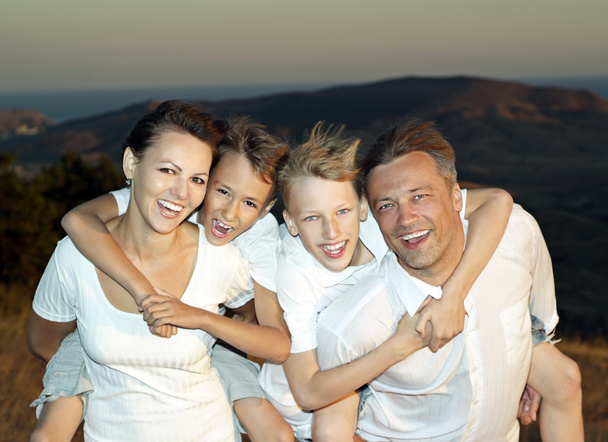 Rodzina czterech osób - Zdjęcie, obraz