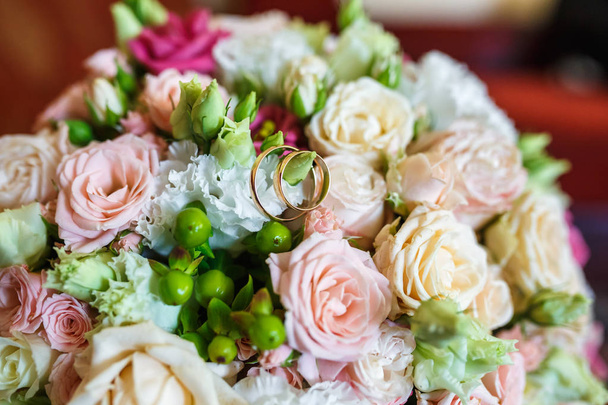 bright wedding bouquet of summer white pink roses  with wedding rings - Фото, зображення